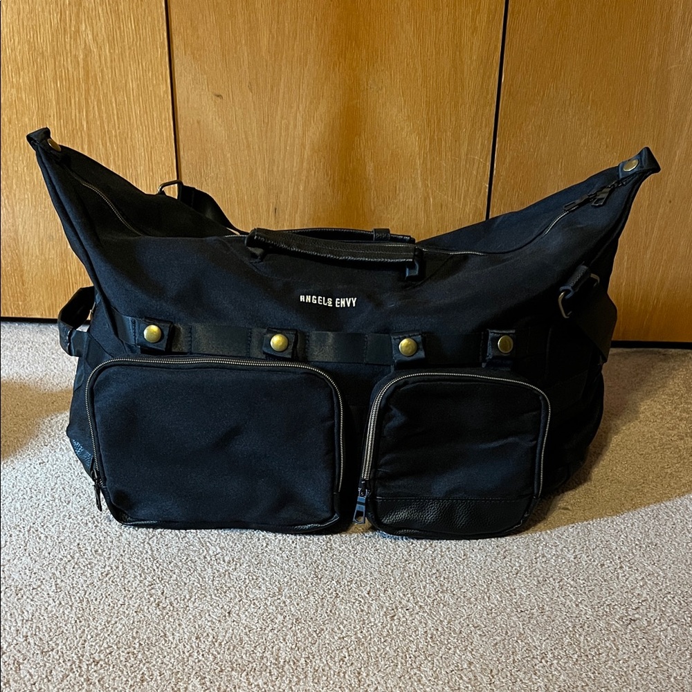 NWOT Angels Envy distillery duffel bag by gem line. Black never used.